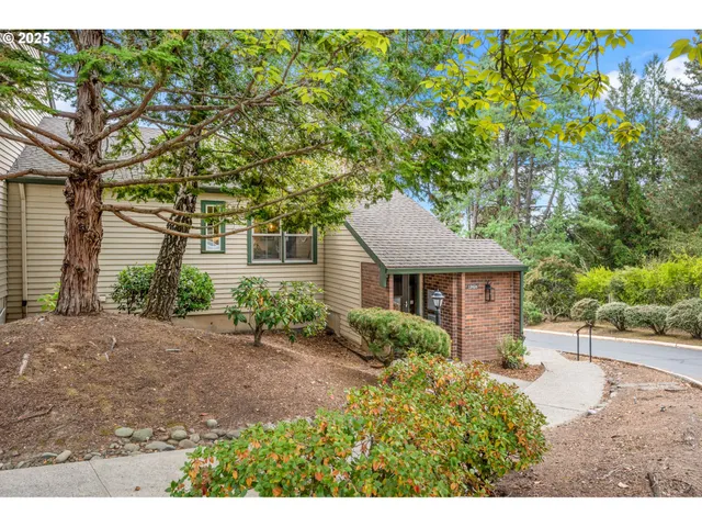 $215,000 | 12625 Southwest Prince Edward Court, Unit B, Portland, OR 97224