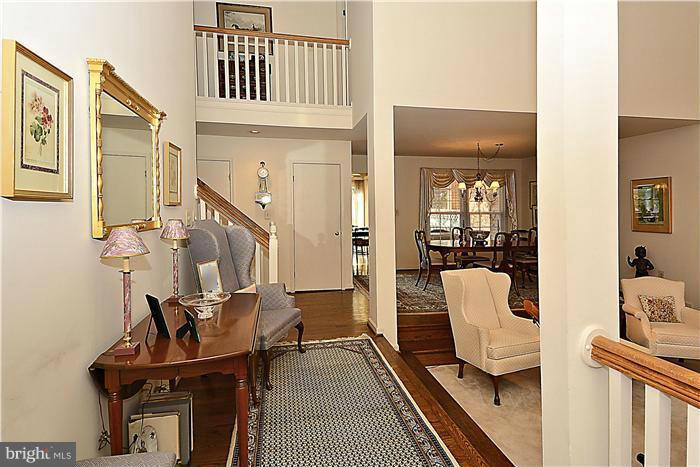 6 Brookland Ridge Road Lutherville-Timonium, MD 21093 - Photo 2 of 20 2-story Foyer