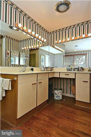6 Brookland Ridge Road Lutherville-Timonium, MD 21093 - Photo 16 of 20 Master Bath