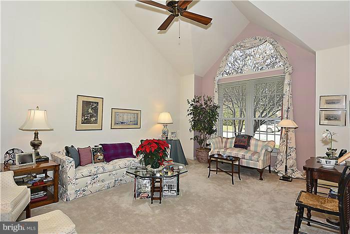 6 Brookland Ridge Road Lutherville-Timonium, MD 21093 - Photo 4 of 20 Living Room