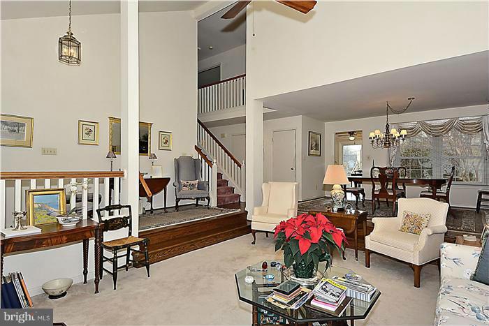 6 Brookland Ridge Road Lutherville-Timonium, MD 21093 - Photo 5 of 20 Living Room