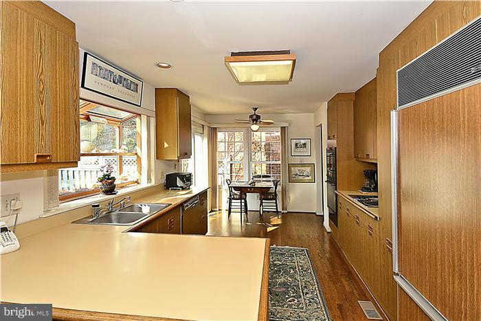 6 Brookland Ridge Road Lutherville-Timonium, MD 21093 - Photo 8 of 20 Kitchen