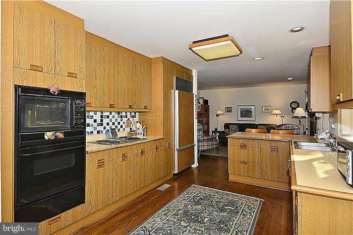 6 Brookland Ridge Road Lutherville-Timonium, MD 21093 - Photo 9 of 20 Kitchen