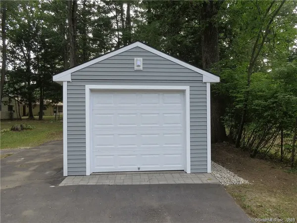$2,695 | 9 Silver Drive, Burlington, CT 06013