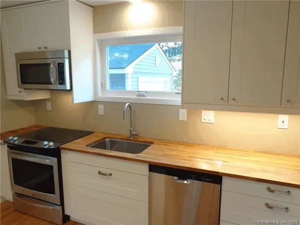 $2,695 | 9 Silver Drive, Burlington, CT 06013