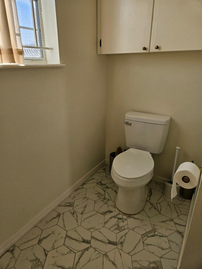 710 North Avenue C Elgin, TX 78621 - Photo 14 of 33 a bathroom with a toilet