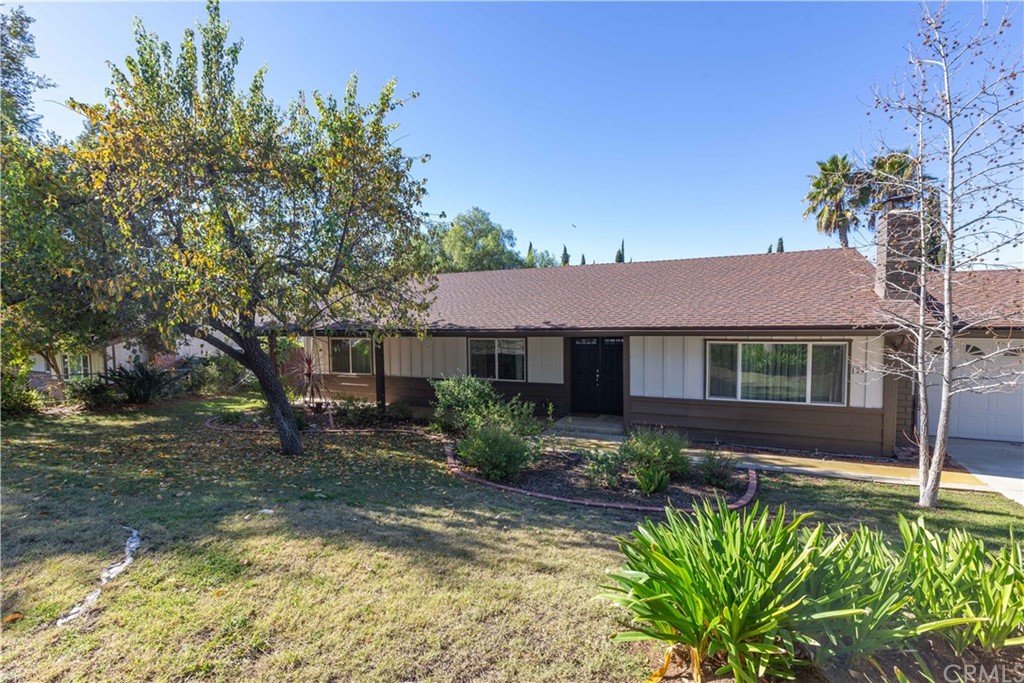 129 Amigos Way Fallbrook, CA 92028 - Photo 1 of 1 Gallery Image 1