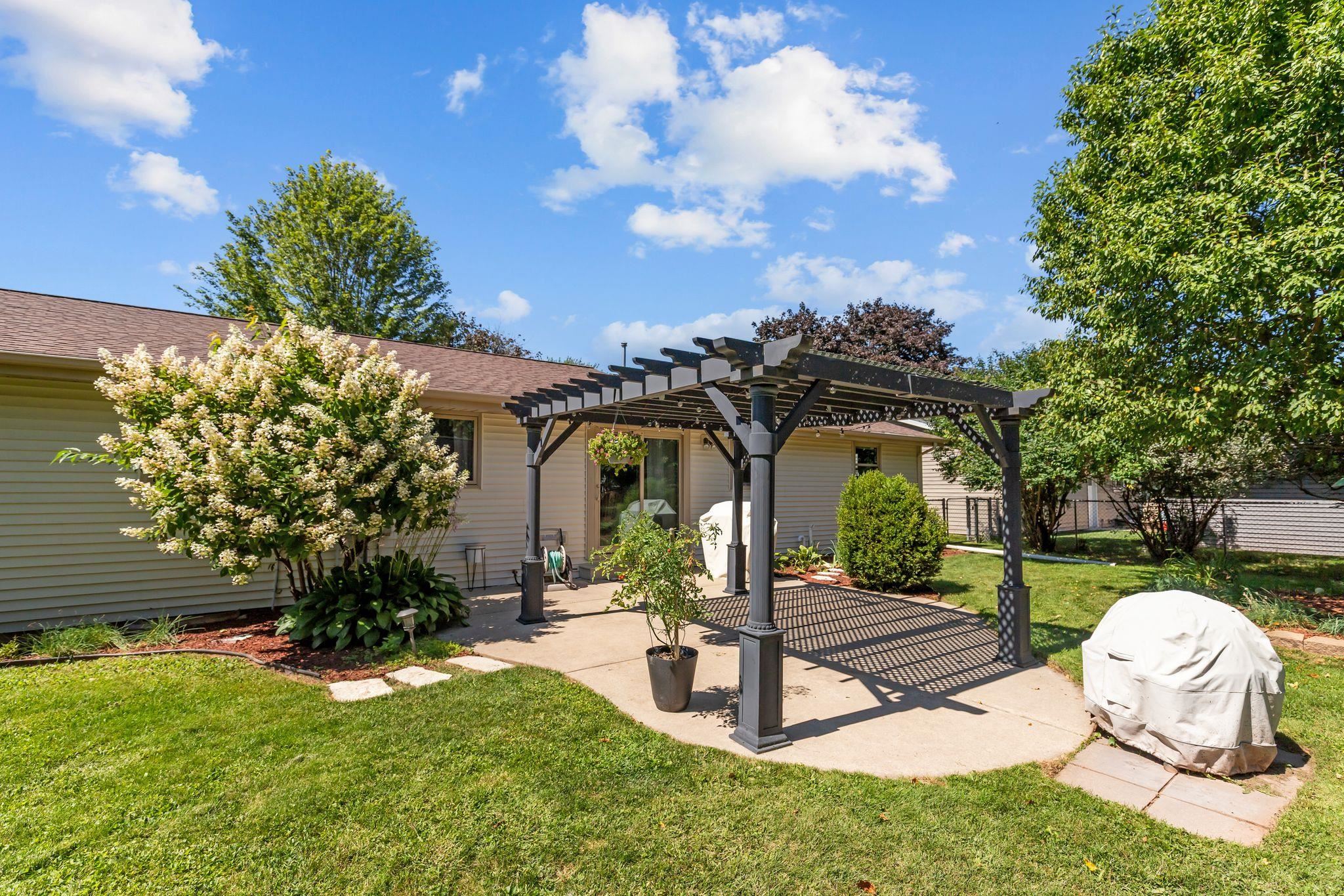 431 Robert Lane Green Bay, WI 54311 - Photo 38 of 46 Gallery Image 38