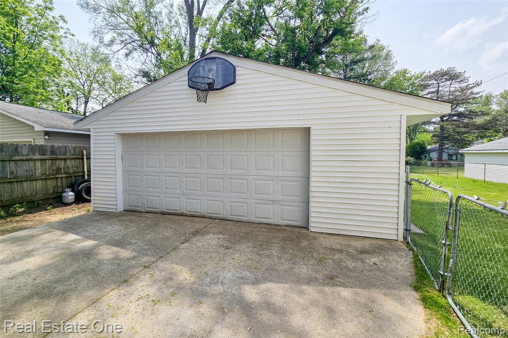 3180 Eastwood Drive Rochester, MI 48309 - Photo 43 of 45