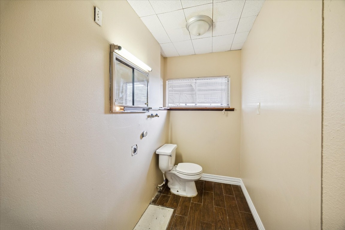 434 Meters Street Houston, TX 77020 - Photo 9 of 10 a bathroom with a toilet and a mirror