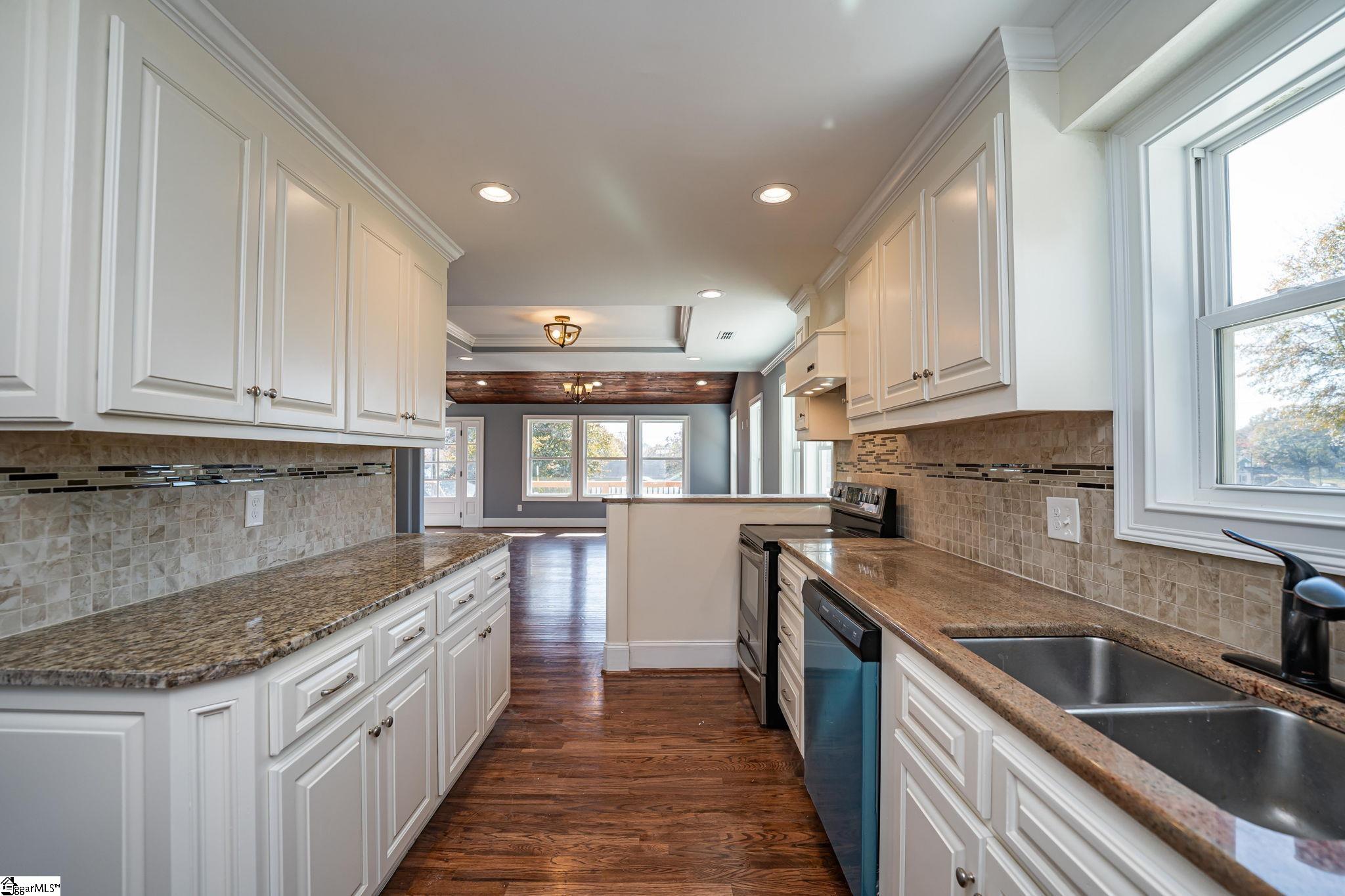 221 State Rd S-42-2606 Greer, SC 29651 - Photo 16 of 33 Gallery Image 16