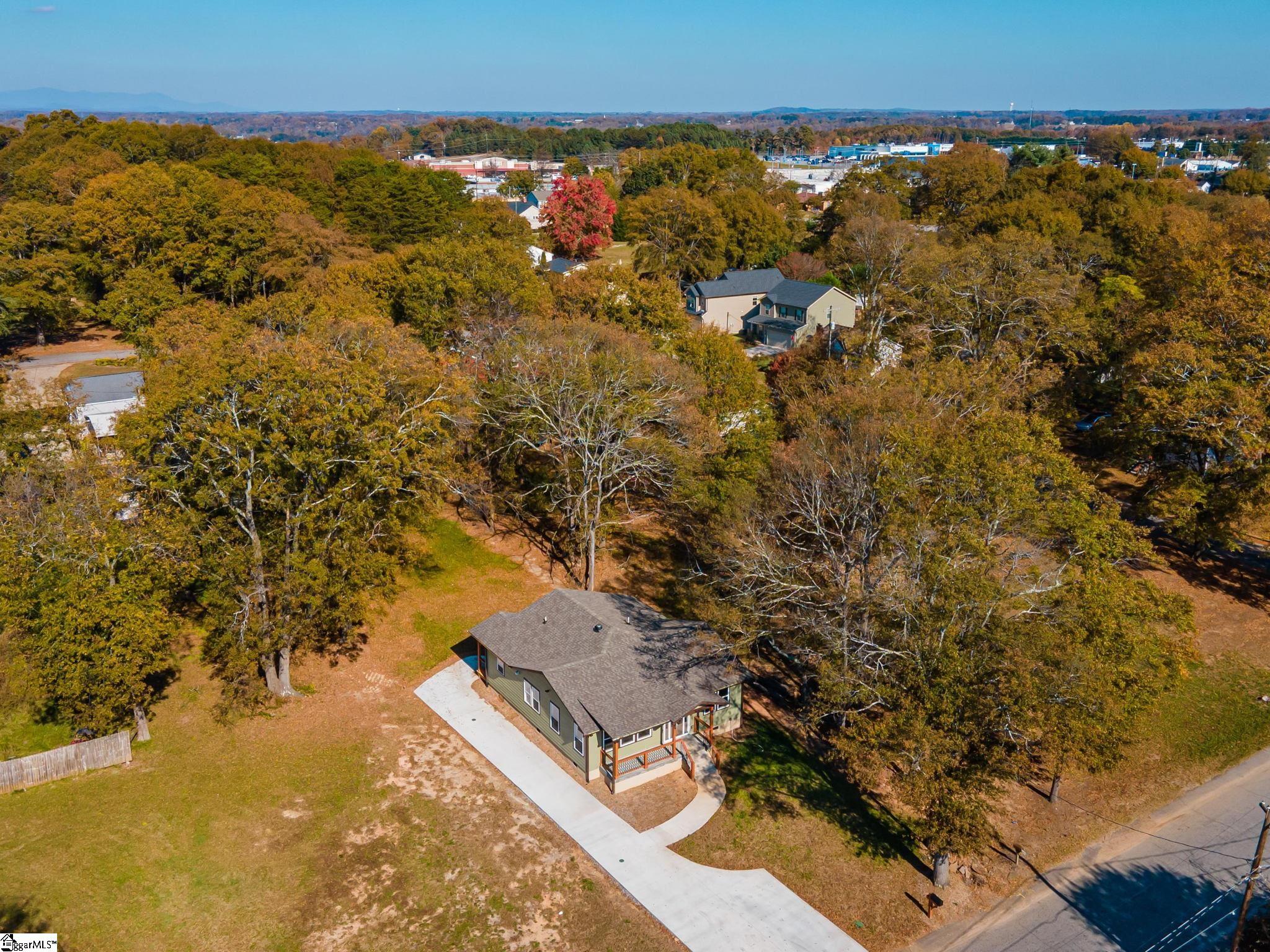 221 State Rd S-42-2606 Greer, SC 29651 - Photo 5 of 33 Gallery Image 5