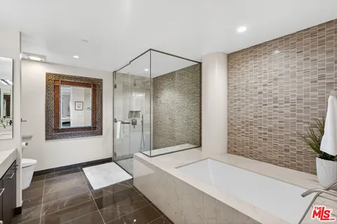 $2,950,000 | 1755 Ocean Avenue, Unit 514, Santa Monica, CA 90401