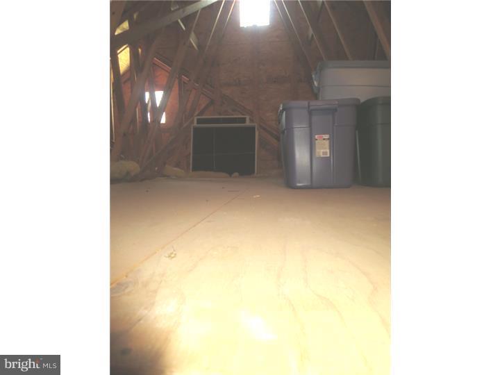 77 Mayfair Road Southampton, NJ 08088 - Photo 22 of 23 Garage