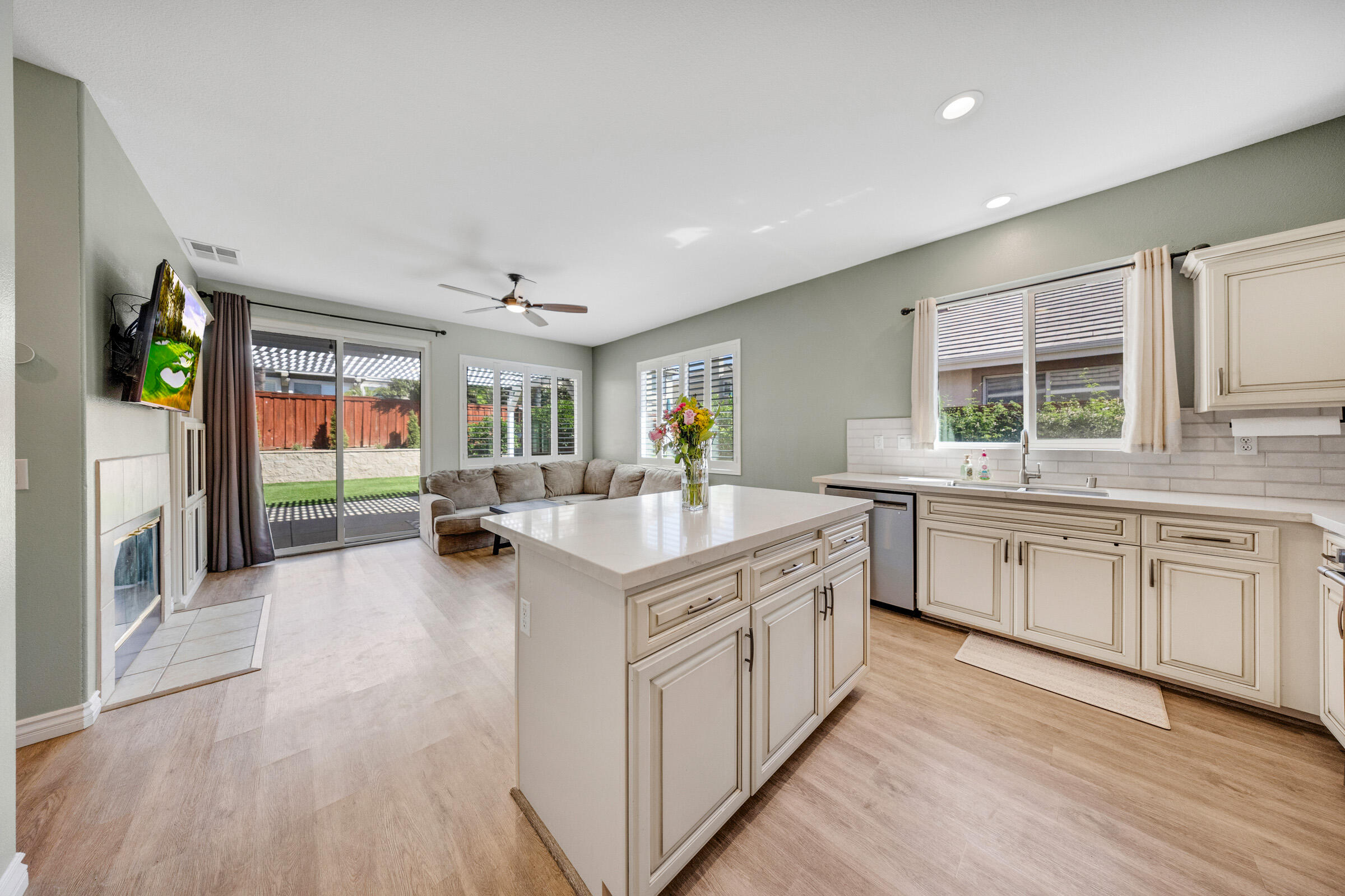 9564 Arborglen Drive Rancho Cucamonga, CA 91730 - Photo 11 of 46 Rancho_Cucamonga_Real_Estate_015