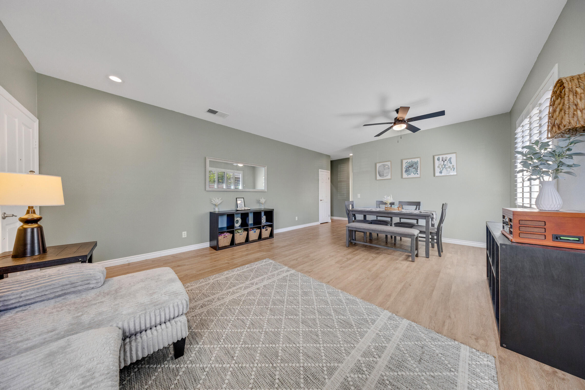 9564 Arborglen Drive Rancho Cucamonga, CA 91730 - Photo 7 of 46 Rancho_Cucamonga_Real_Estate_009