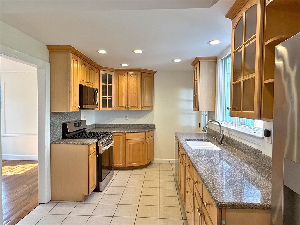 46 Cleveland Road Wellesley, MA 02481 - Photo 2 of 31