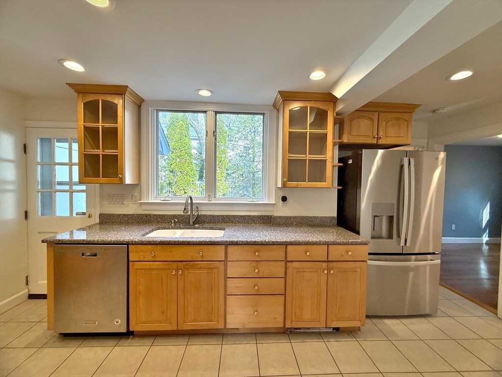 46 Cleveland Road Wellesley, MA 02481 - Photo 3 of 31