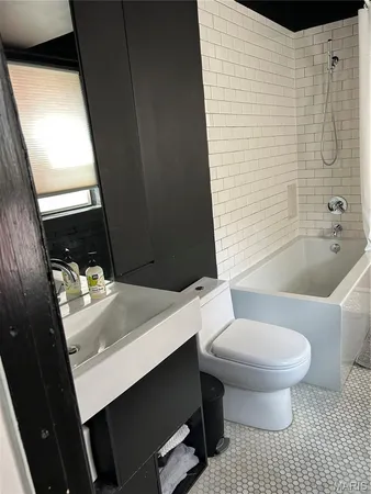 $2,500 | 6314 South Rosebury Avenue, Unit 2E, Clayton, MO 63105