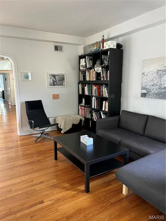 $2,500 | 6314 South Rosebury Avenue, Unit 2E, Clayton, MO 63105