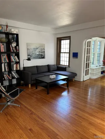 $2,500 | 6314 South Rosebury Avenue, Unit 2E, Clayton, MO 63105