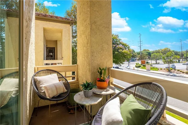 $605,000 | 3168 Darby Street, Unit 208, Simi Valley, CA 93063