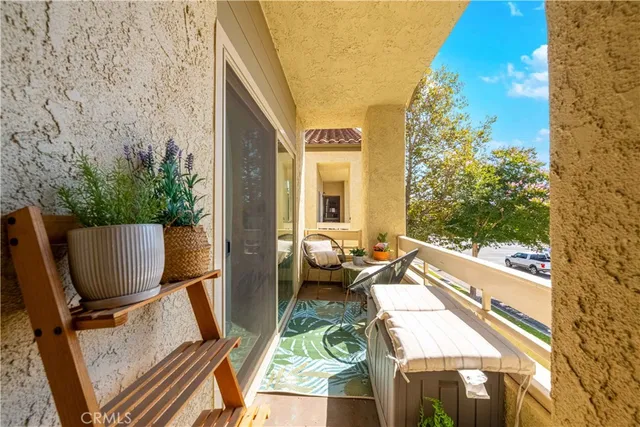 $605,000 | 3168 Darby Street, Unit 208, Simi Valley, CA 93063