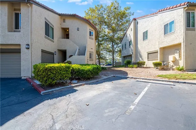 $605,000 | 3168 Darby Street, Unit 208, Simi Valley, CA 93063
