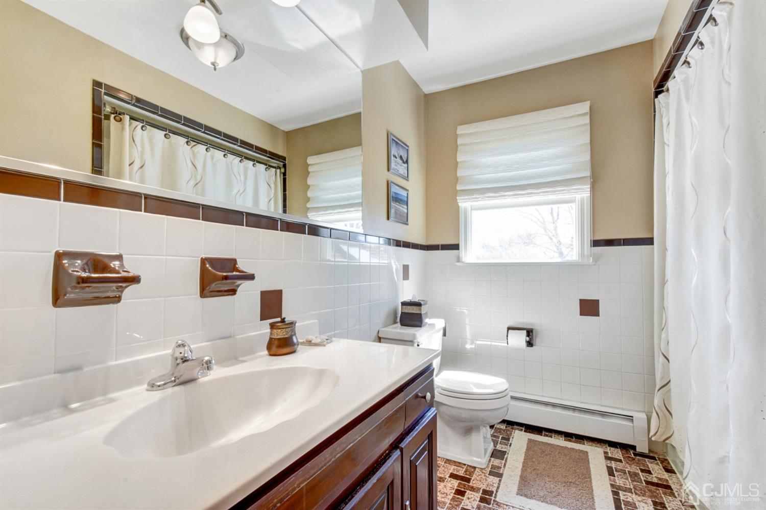 76 Pennington Road New Brunswick, NJ 08901 - Photo 23 of 32 Full upstairs bath