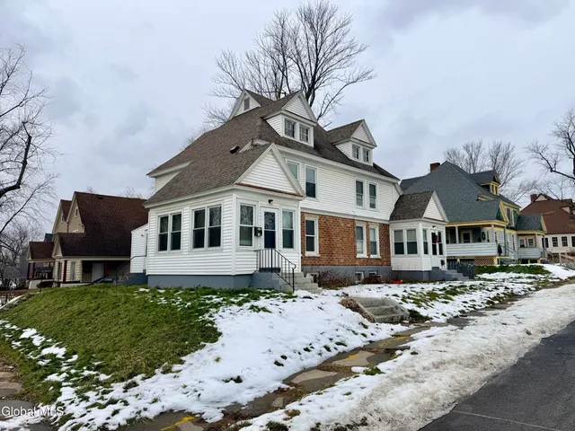 $1,600 | 39-41 Roosevelt Road, Amsterdam, NY 12010
