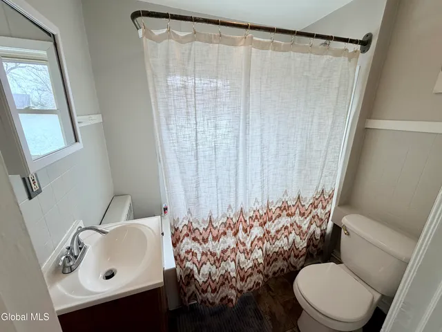 $1,600 | 39-41 Roosevelt Road, Amsterdam, NY 12010