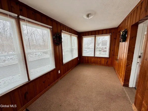 $1,500 | 39-41 Roosevelt Road, Amsterdam, NY 12010