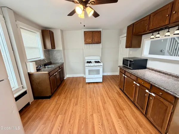 $1,500 | 39-41 Roosevelt Road, Amsterdam, NY 12010