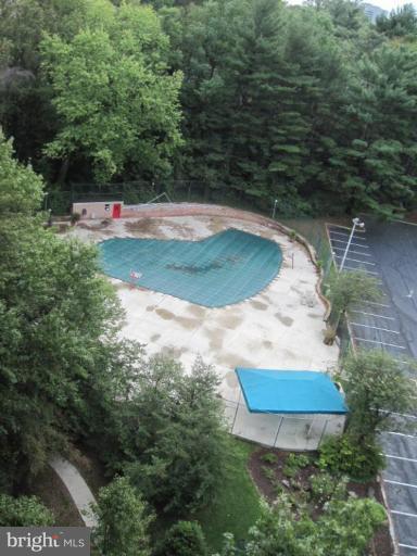 1900 Lyttonsville Road, Unit 1011 Silver Spring, MD 20910 - Photo 9 of 10 a view of outdoor space and yard