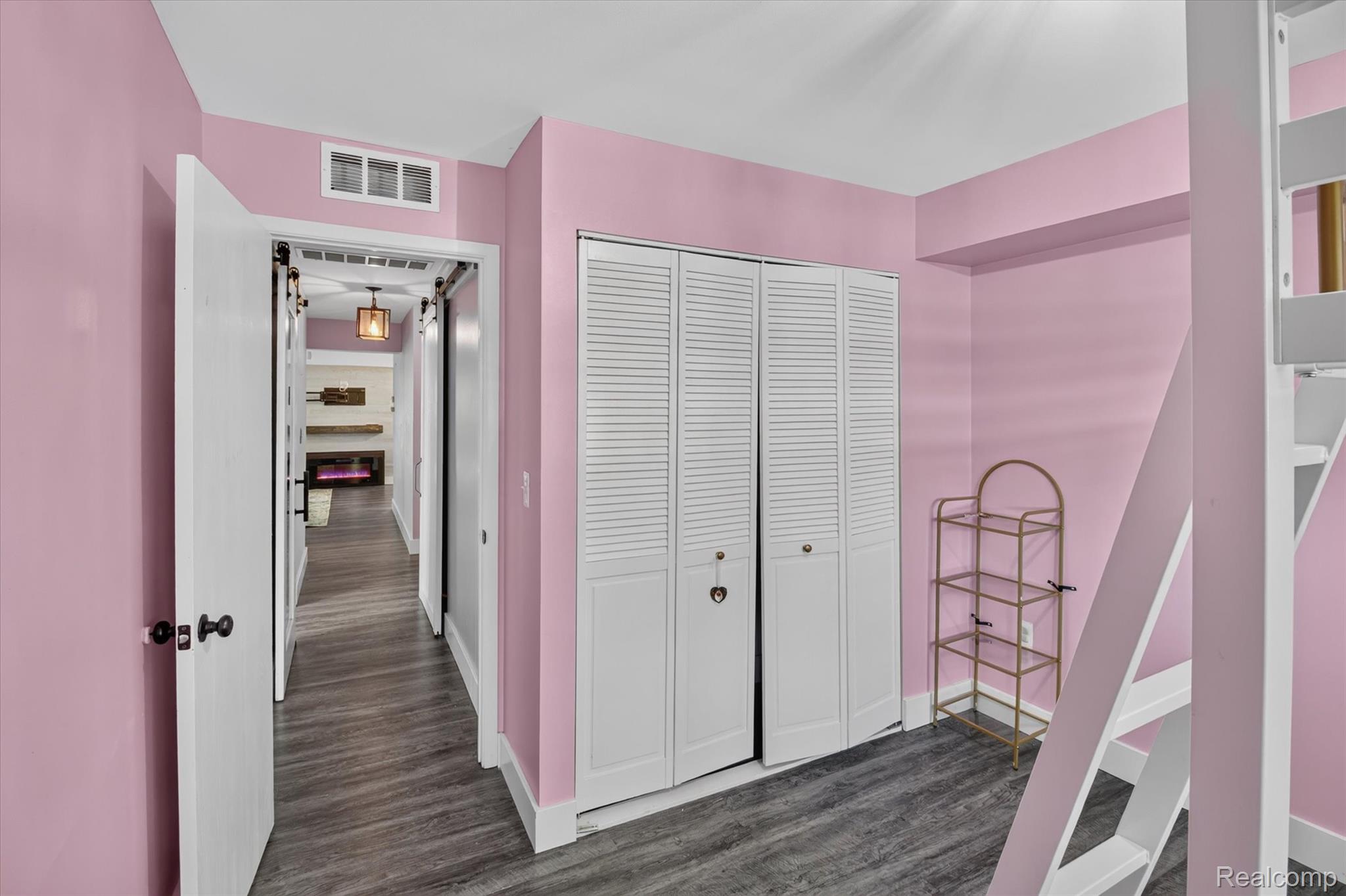 1695 Riverside Drive, Unit 7 Rochester, MI 48309 - Photo 22 of 31 20-1695-Riverside-Dr-Unit-7-Windowstill.jpg