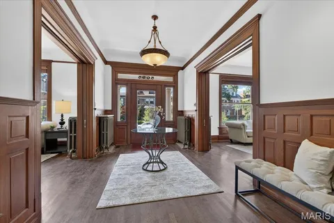 $1,075,000 | 5095 Westminster Place, St. Louis, MO 63108