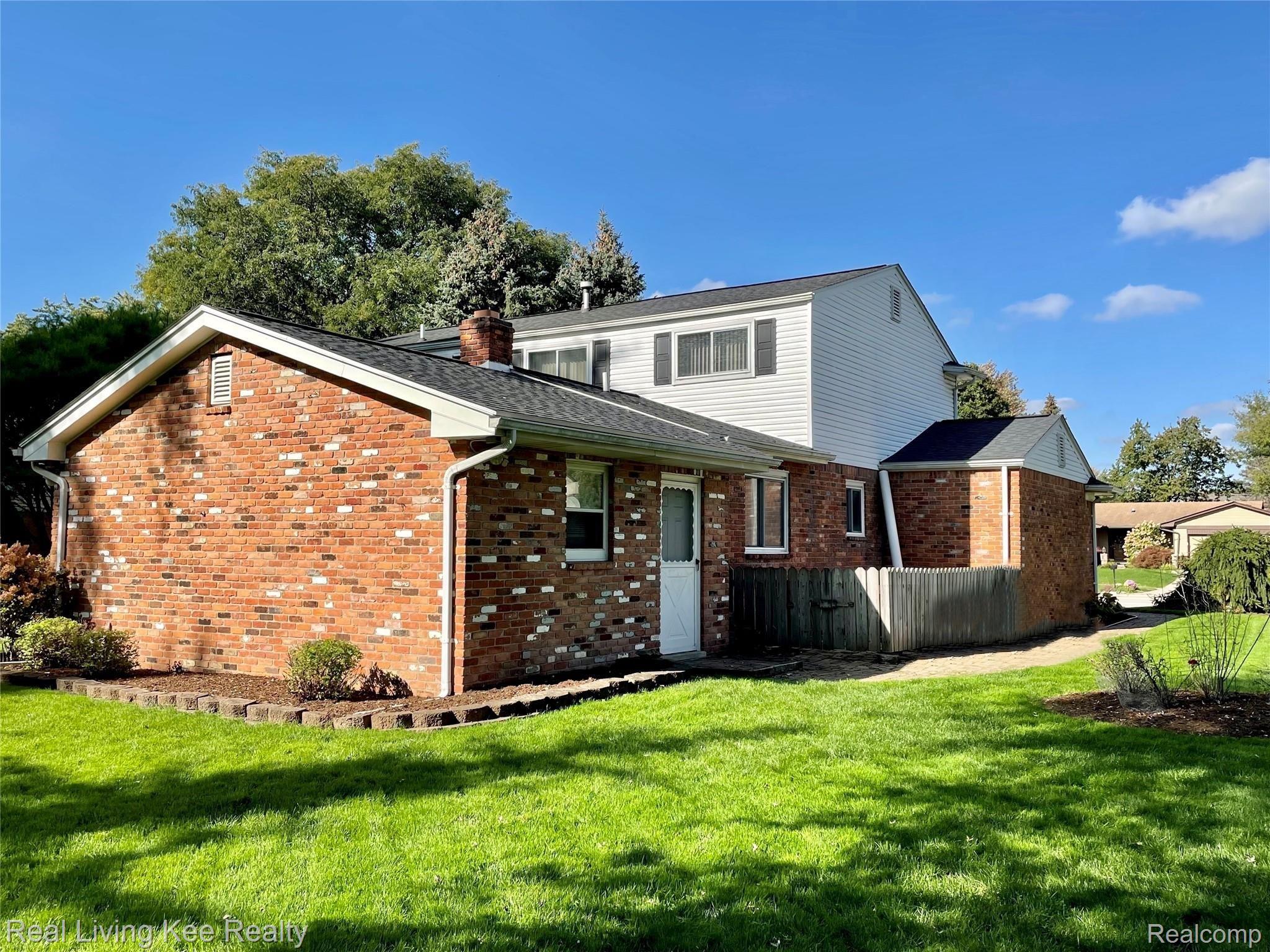 988 Briston Drive Rochester, MI 48307 - Photo 4 of 79 Back Heated Workshop Addition-988 Briston Dr.jpg
