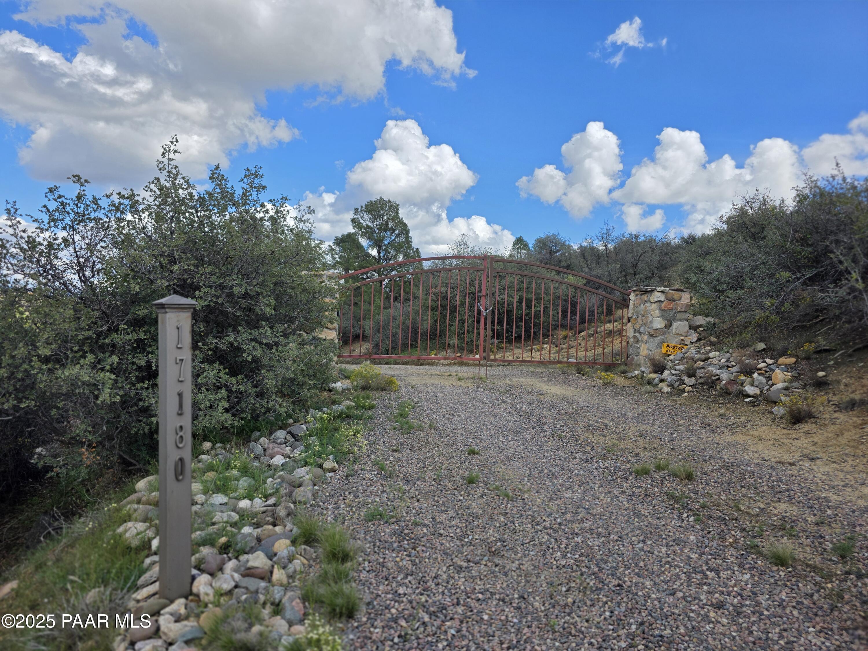 17180 West Model Creek Road Kirkland, AZ 86332 - Photo 40 of 53 a view of a flower in the middle of a yard