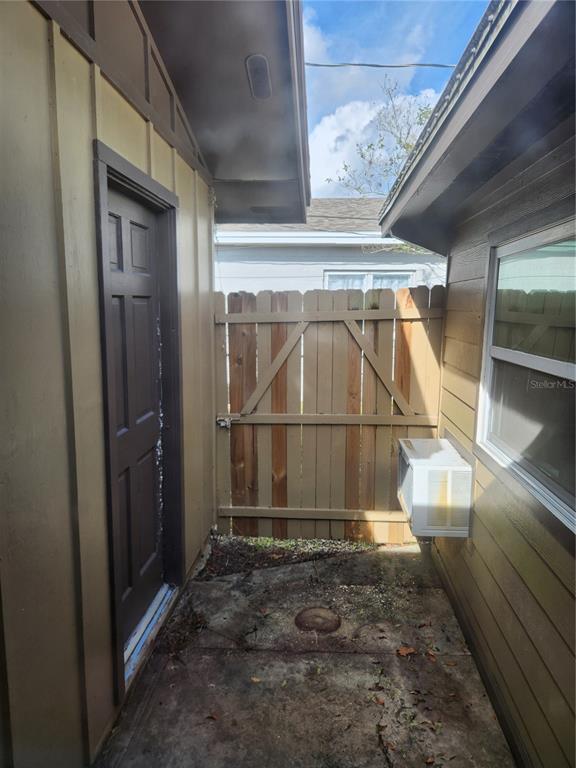 4425 Fairview Avenue Orlando, FL 32804 - Photo 15 of 16 a view of a garage