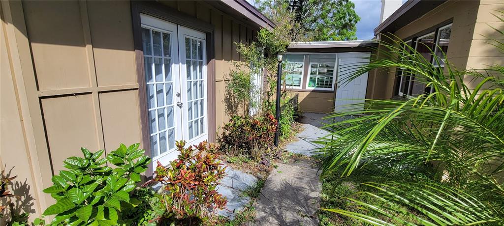 4425 Fairview Avenue Orlando, FL 32804 - Photo 2 of 16 a view of a backyard with plants