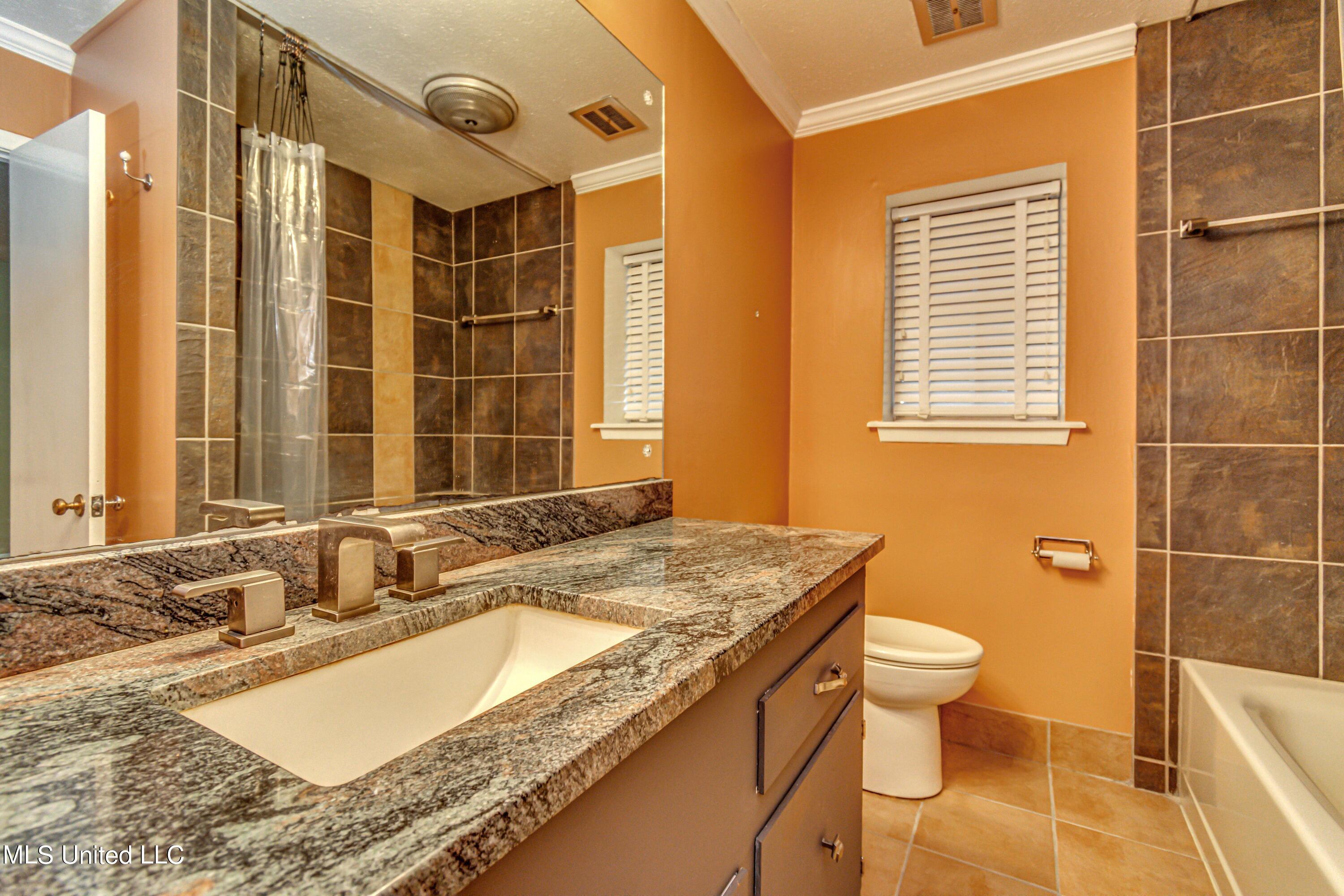 101 Sandpiper Road Brandon, MS 39047 - Photo 12 of 26 Bathroom 2