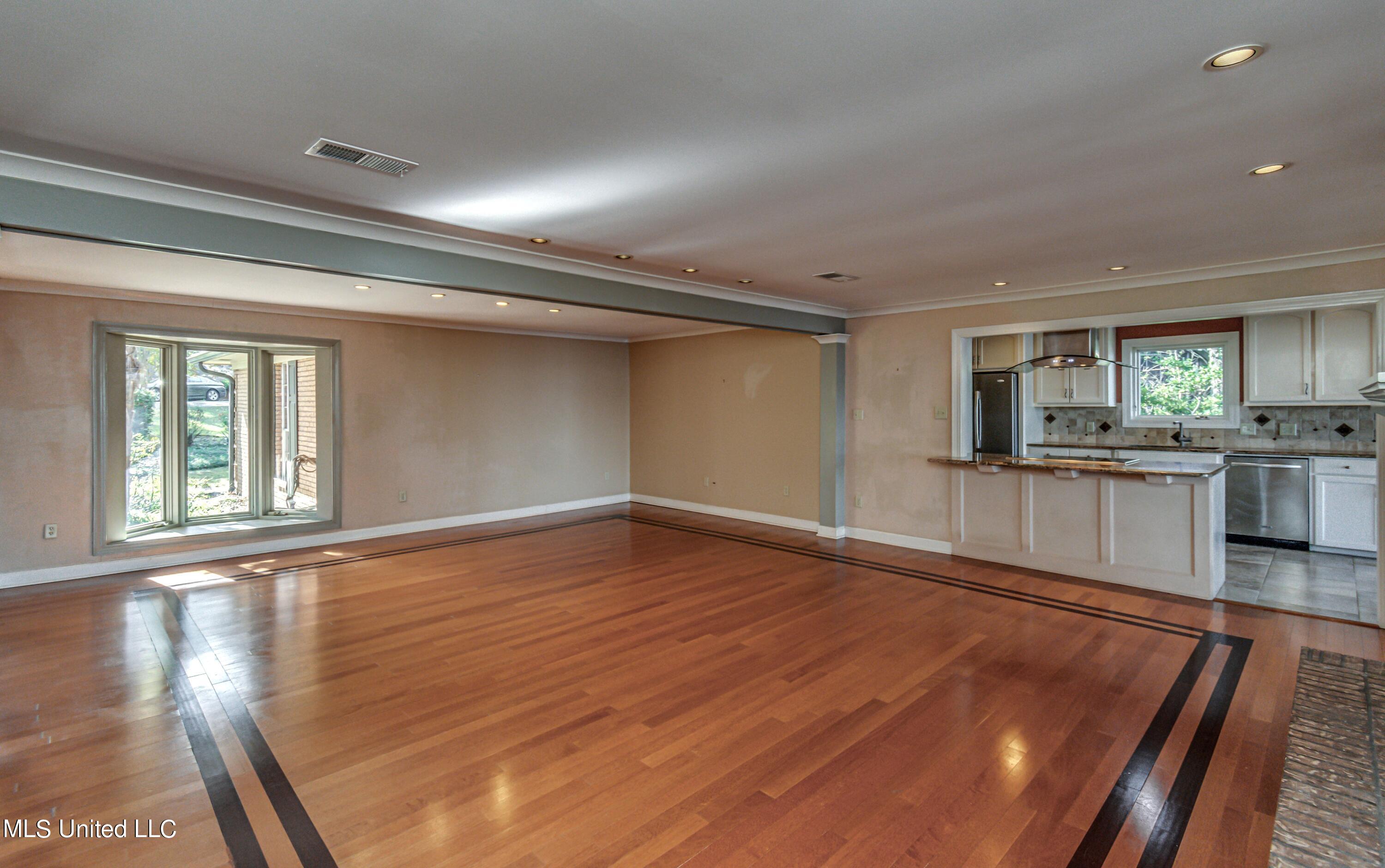 101 Sandpiper Road Brandon, MS 39047 - Photo 3 of 26 Living Room 2