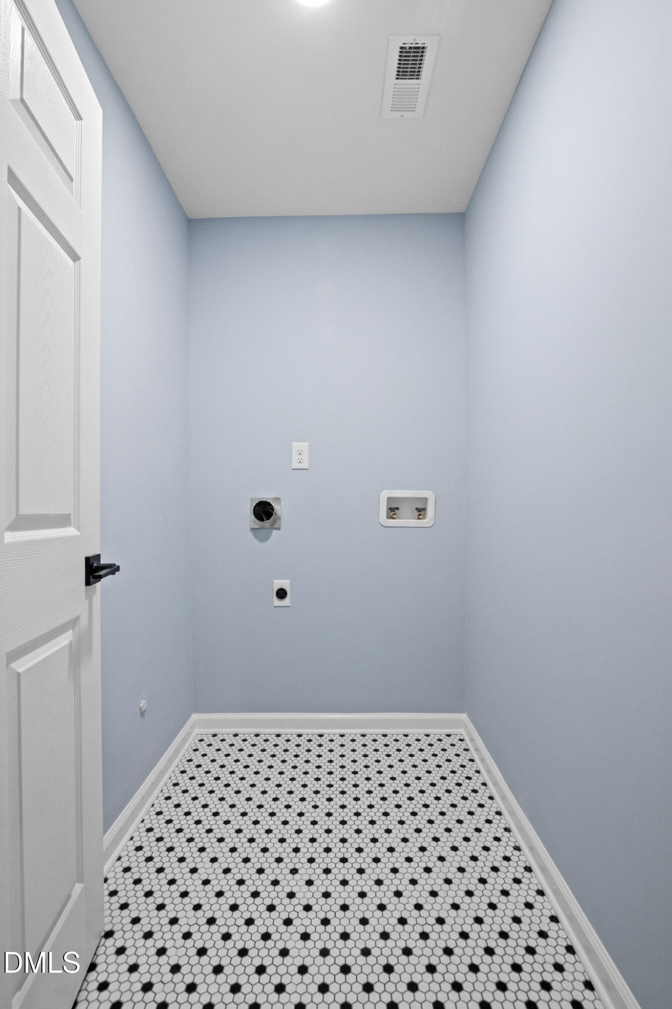 3509 Morningside Drive Raleigh, NC 27607 - Photo 19 of 49 a view of a hallway