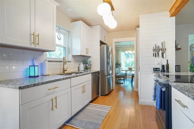 $399,900 | 101 West Ash Lane, Euless, TX 76039