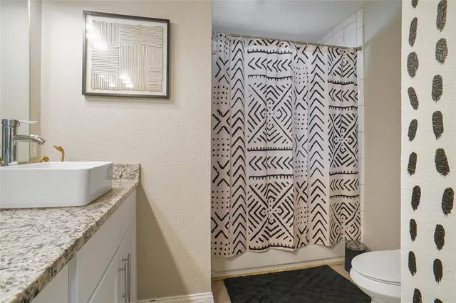 $399,900 | 101 West Ash Lane, Euless, TX 76039