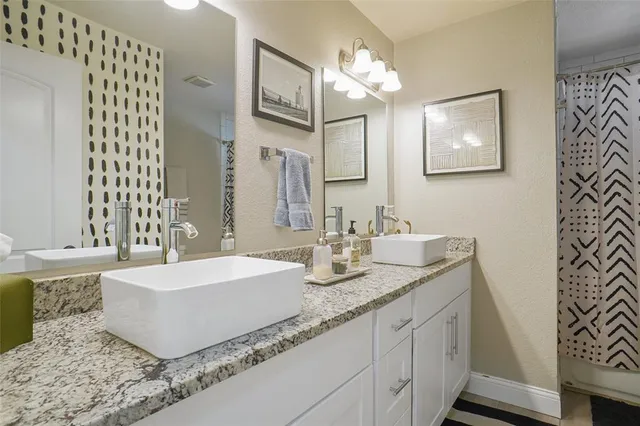 $399,900 | 101 West Ash Lane, Euless, TX 76039