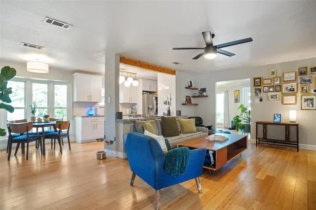 $399,900 | 101 West Ash Lane, Euless, TX 76039