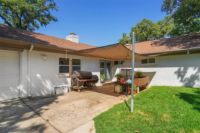 $399,900 | 101 West Ash Lane, Euless, TX 76039