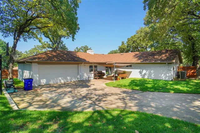 $399,900 | 101 West Ash Lane, Euless, TX 76039