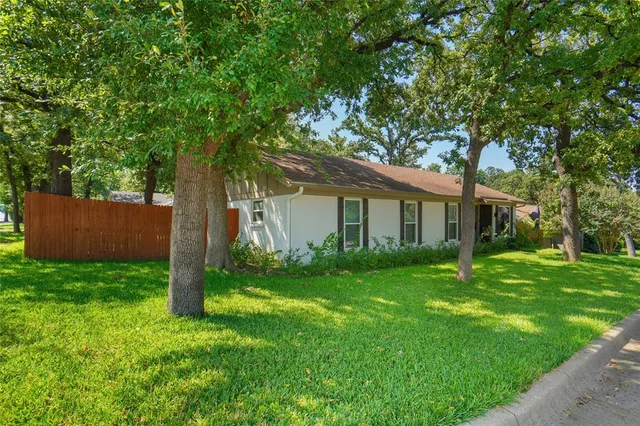 $399,900 | 101 West Ash Lane, Euless, TX 76039